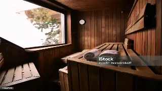 厦门打工人体检式按摩记录：摸鱼式放松享受，干蒸房里的别样健康生活 poster